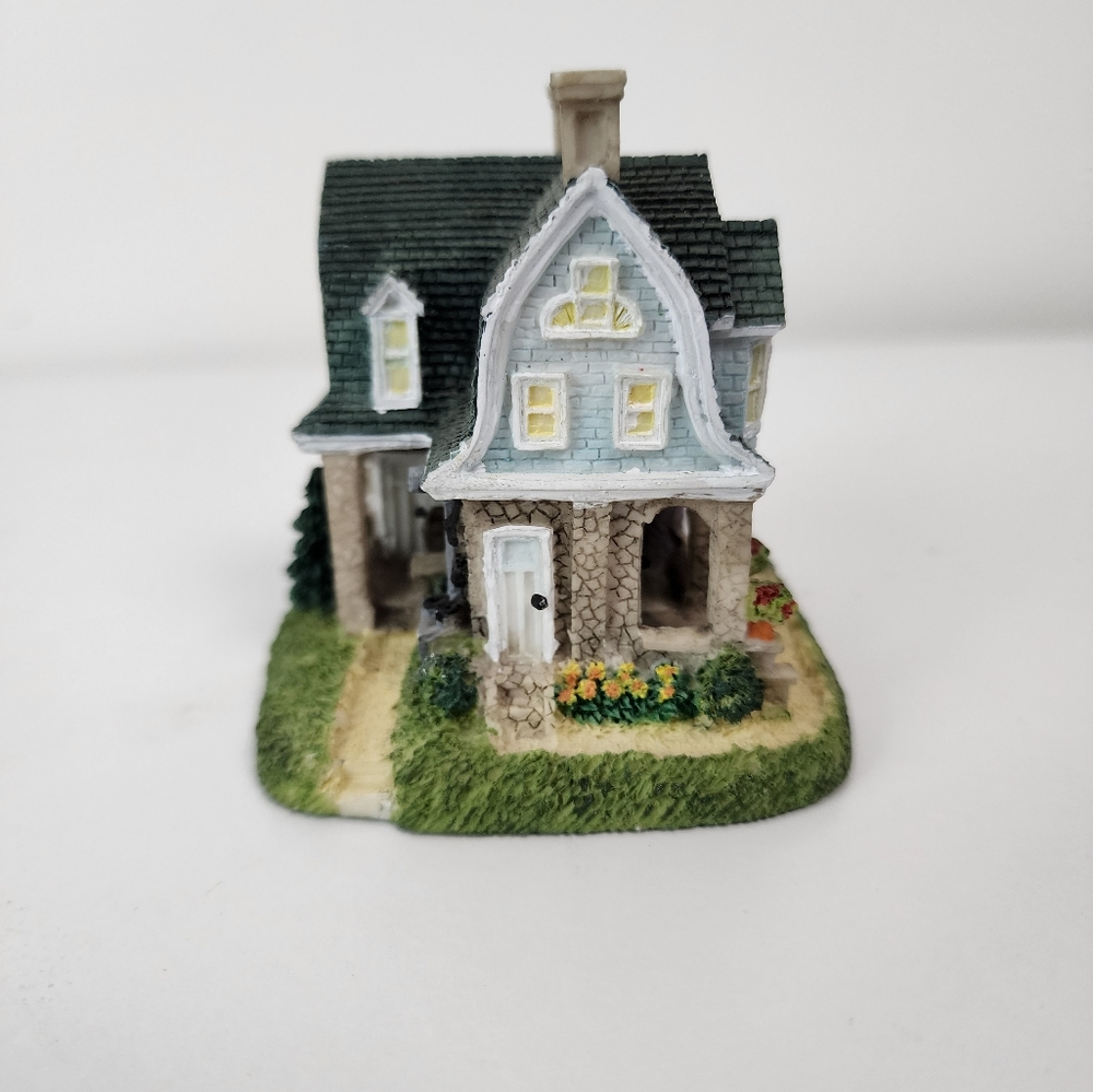 The Miller Family's Shingle House. 1998  AH155 International Resourcing Services